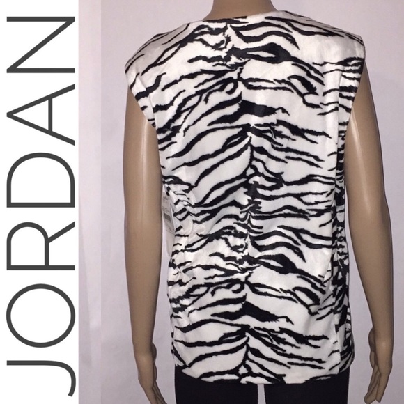 Animal Print Plus Size Faux Fur Vest - Picture 3 of 5